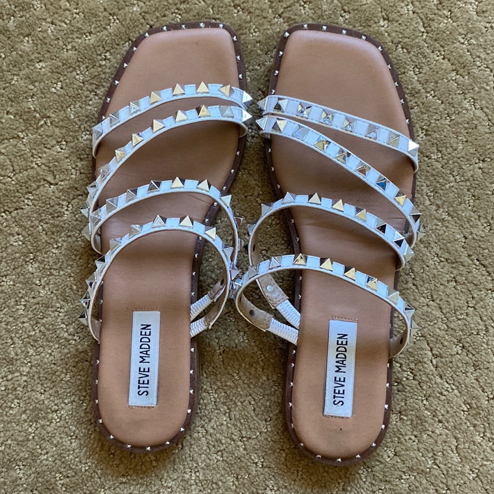 Steve Madden women’s Skylar flat sandal